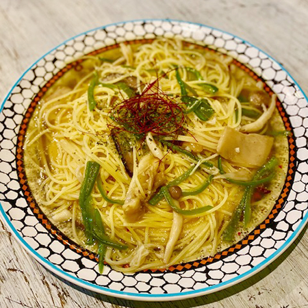 4種のキノコとピーマンのペペロンチーノ